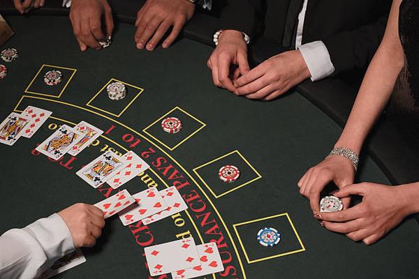 Comparing Email Support: A Casino in Dubai Research Guide
